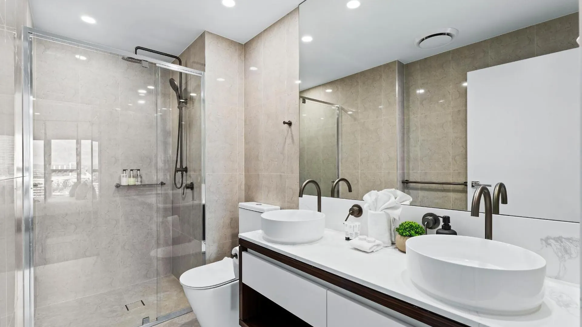 Modern 2 Bedroom Unit At The Gallery Residences In Broadbeach - Q Stay Gold Coast 0*,