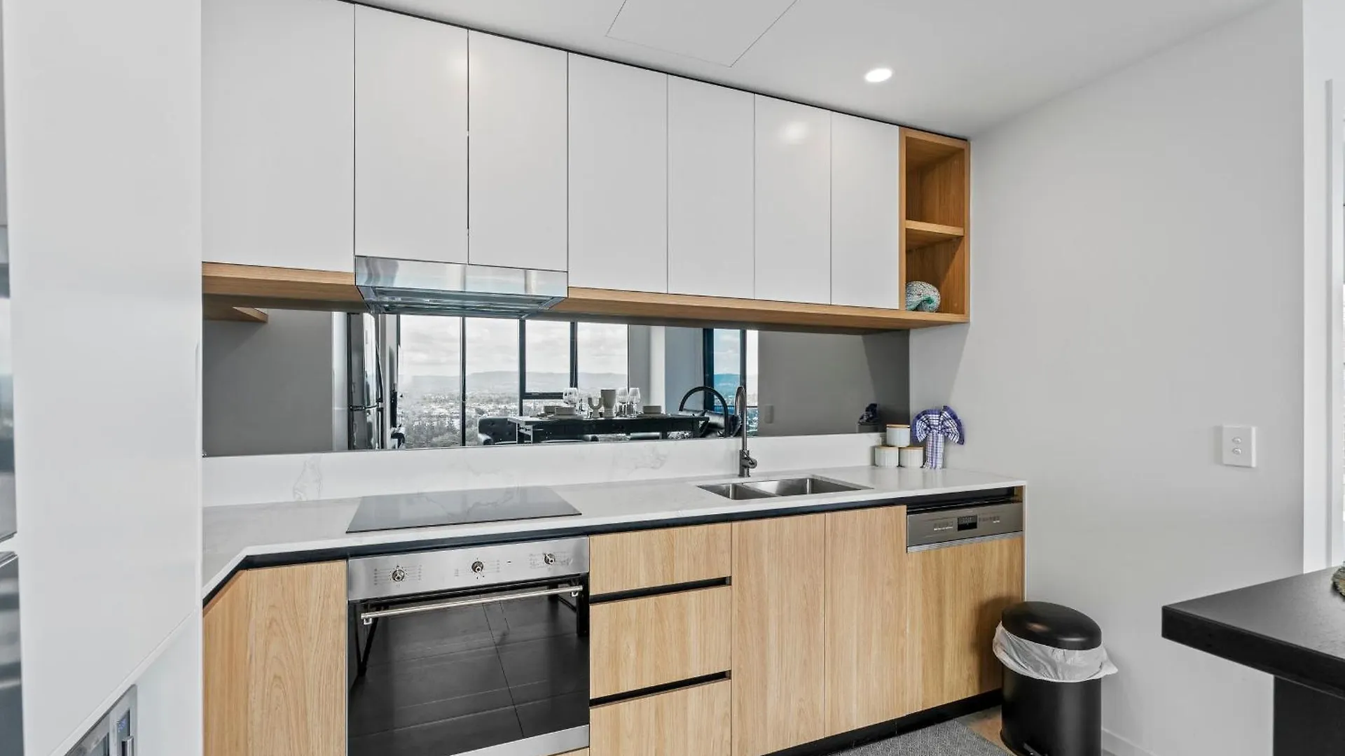Modern 2 Bedroom Unit At The Gallery Residences In Broadbeach - Q Stay Gold Coast Apartment