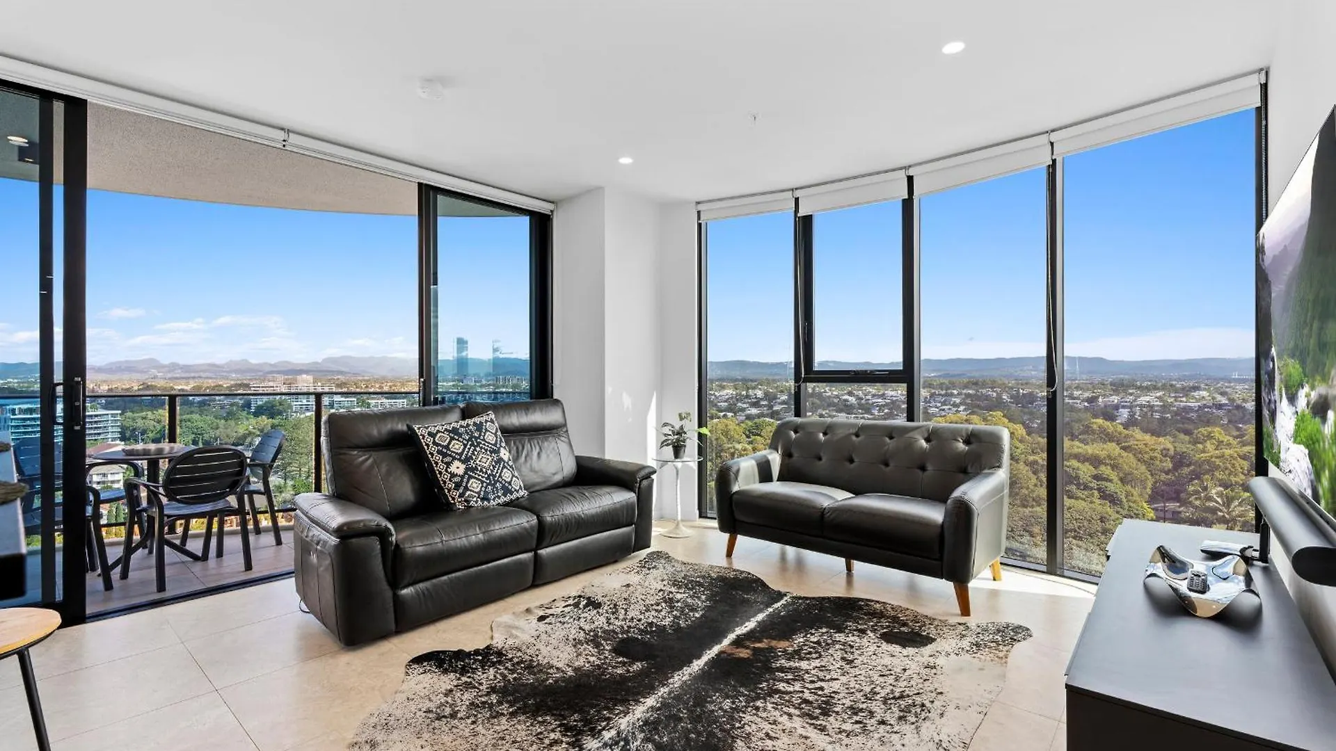 Modern 2 Bedroom Unit At The Gallery Residences In Broadbeach - Q Stay Gold Coast Australia