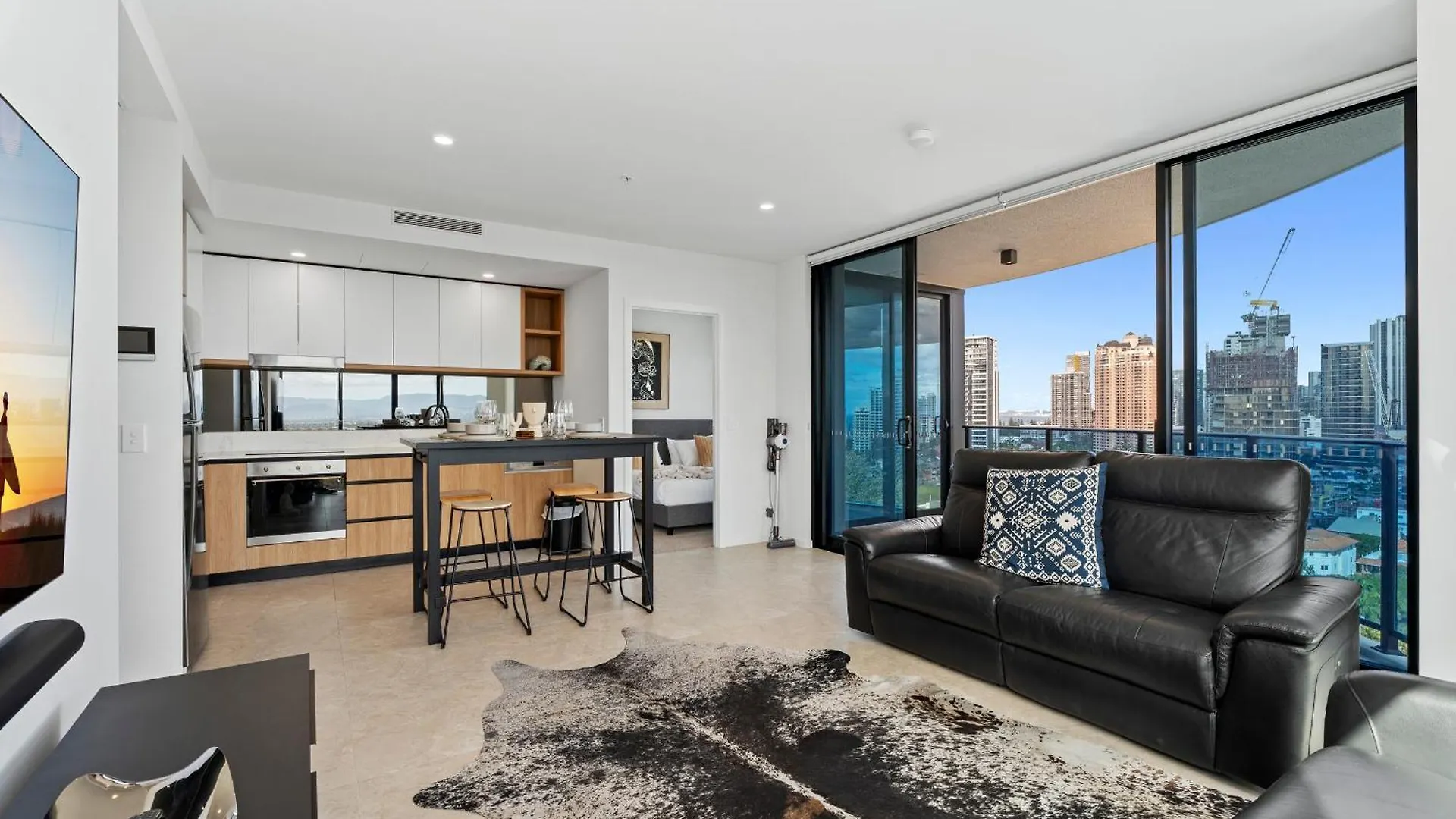 Modern 2 Bedroom Unit At The Gallery Residences In Broadbeach - Q Stay contacts